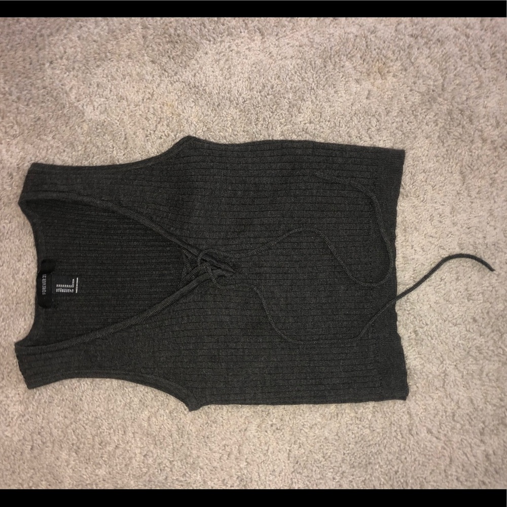 Cropped sweater with cross tie